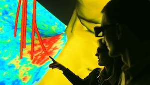 顯示井眼軌跡的地震圖像，展示如何整合不同來源的地底資料