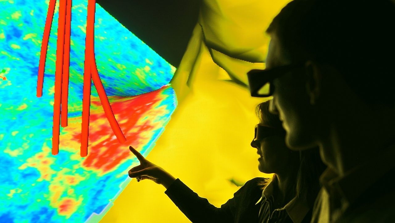 顯示井眼軌跡的地震圖像，展示如何整合不同來源的地底資料